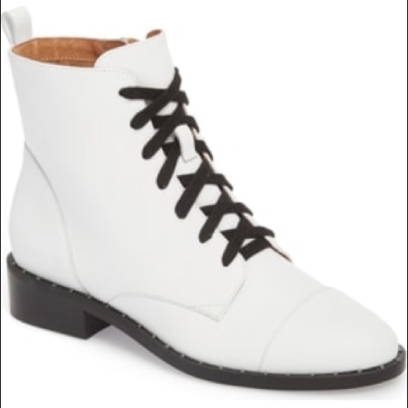 Nordstrom Shoes - Nordstrom Halogen Layla Booties sz6